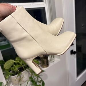 Sam Eldeman leather booties